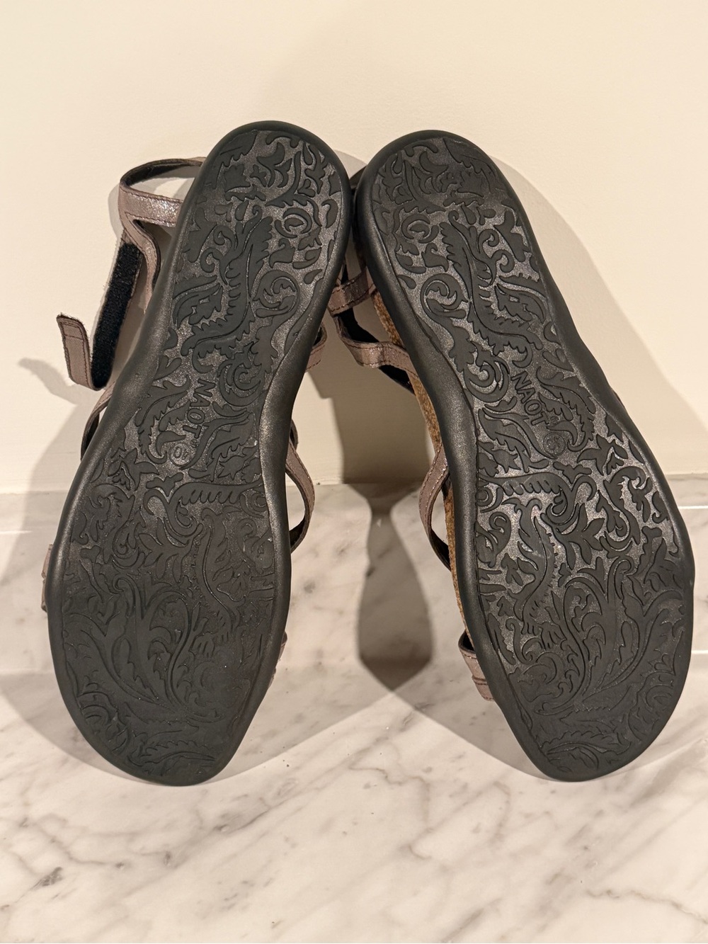 Naot Dorith Sandal - Elegant Flats Collection - Silver Threads - Size 9-9.5 - Picture 8 of 13